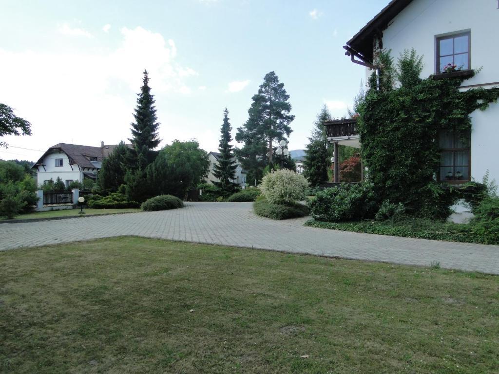 Villa Zerotin Penzion Bed & Breakfast Velke Losiny Exterior photo
